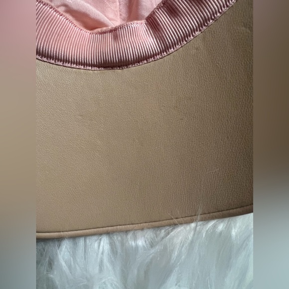 LOUIS VUITTON "Be My" Pink Monogram Woven with a Jacquard Cap - Picture 9 of 10